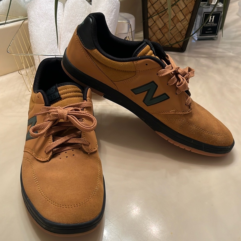New Balance 425 men’s Sz 11